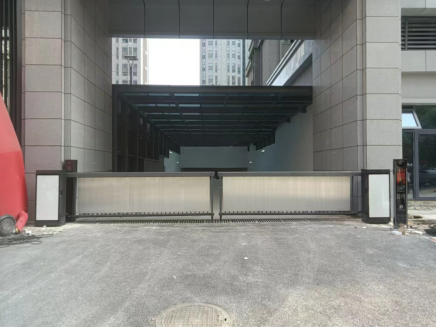 文水县商场小区出入口广告道闸  现货供应 提供安装 