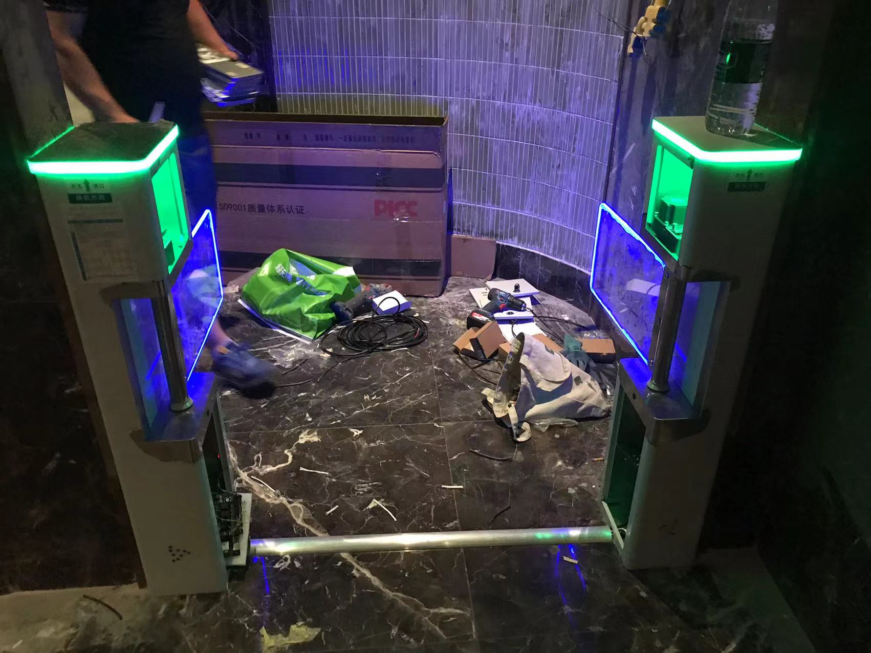 门禁闸机小摆闸玻璃摆臂不锈钢机箱通道设备供应